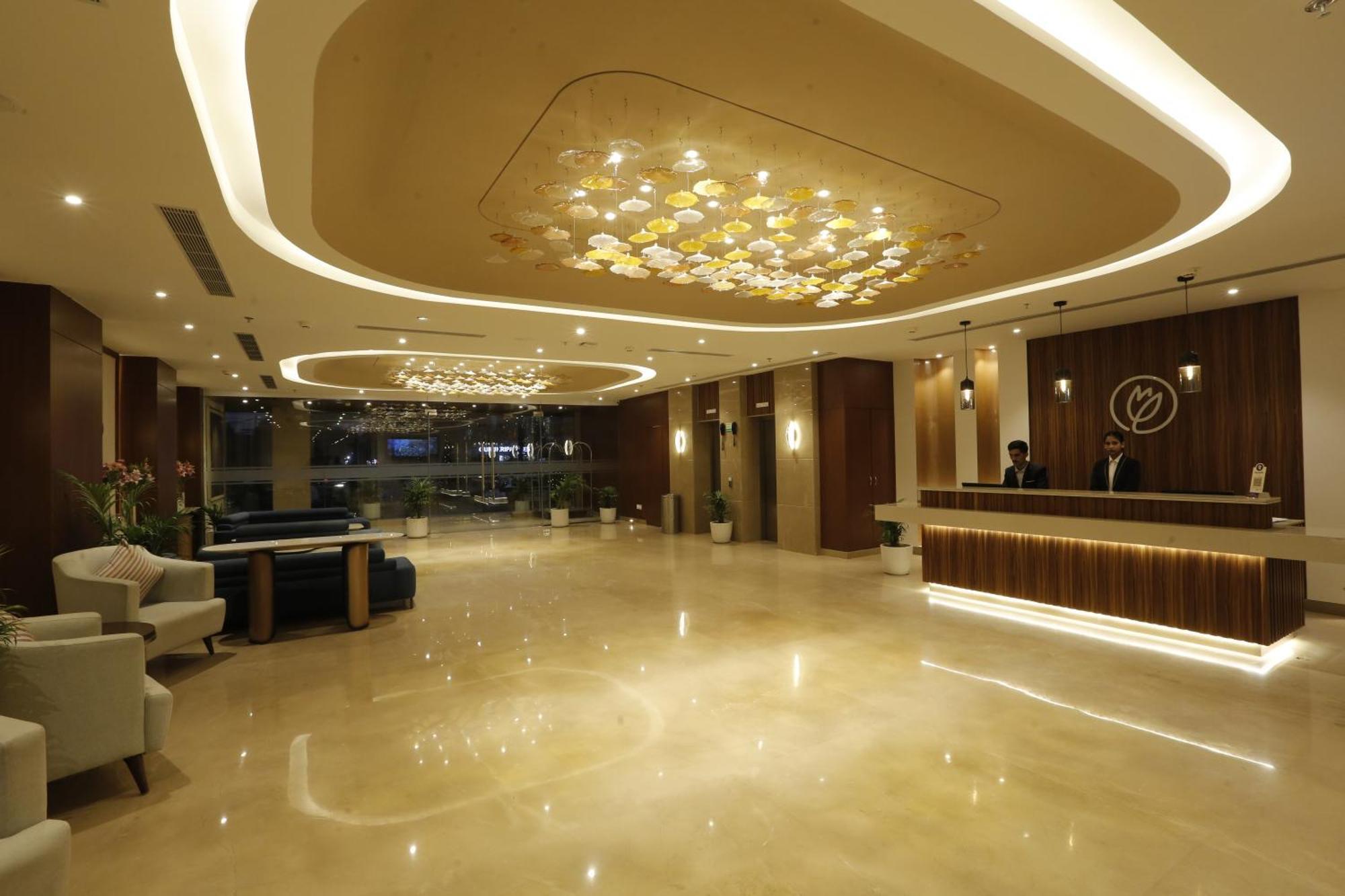 Tulip Inn Zirakpur Exterior foto