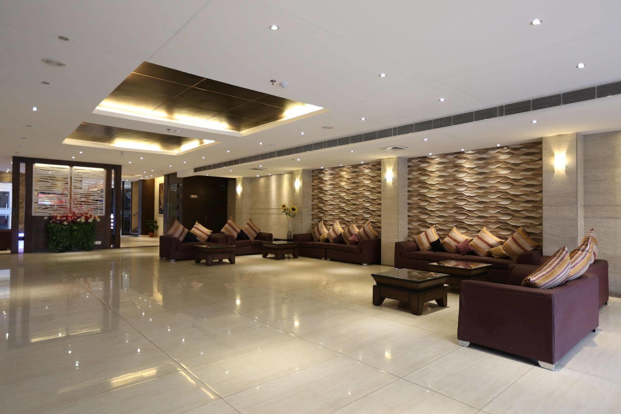 Tulip Inn Zirakpur Exterior foto